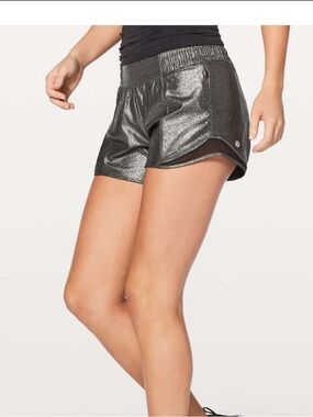 Lululemon Hotty Hot Short II *Long 4" Luminosity Foil Print Black Silver 6